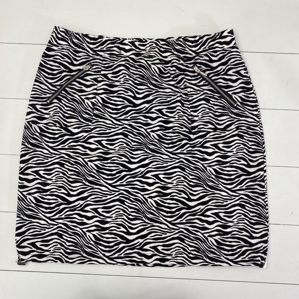 Zenergy‎ by Chico's Zebra Print Skirt Womens 1 Medium Black White Athleisure